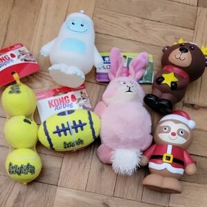 BUNDLE/DOG TOYS/BALLS